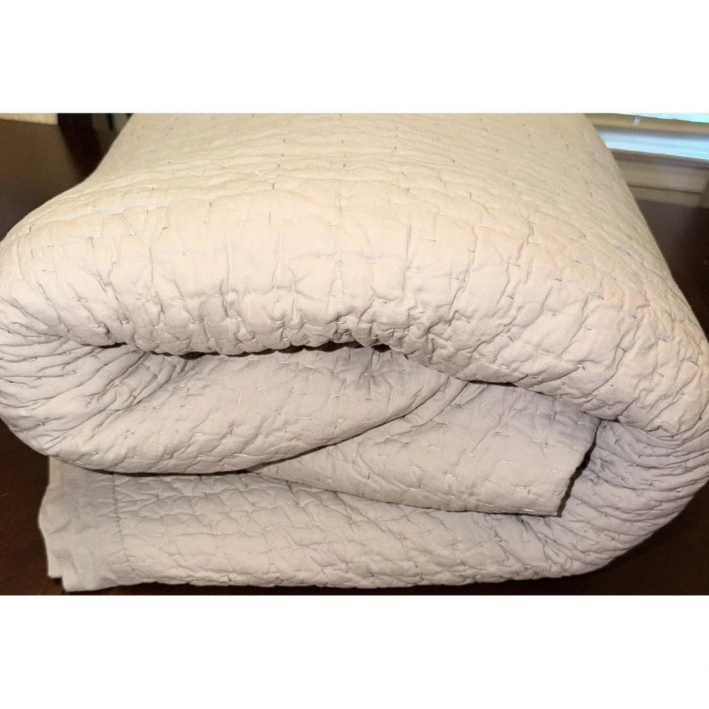 Crate & Barrel Organic Celeste Queen Full Quilt Light Gray / Blue Bedspread
